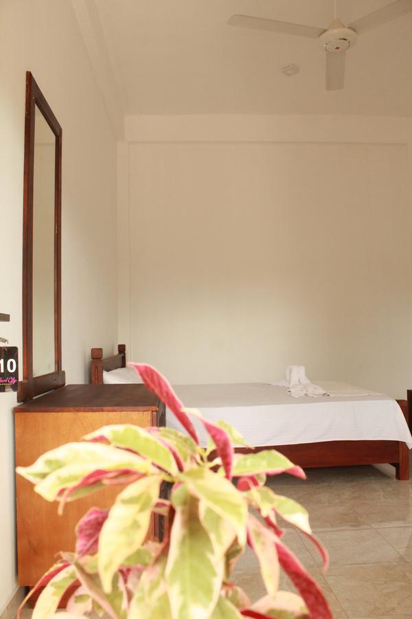 Pearl City Hotel Tissamaharama Zewnętrze zdjęcie